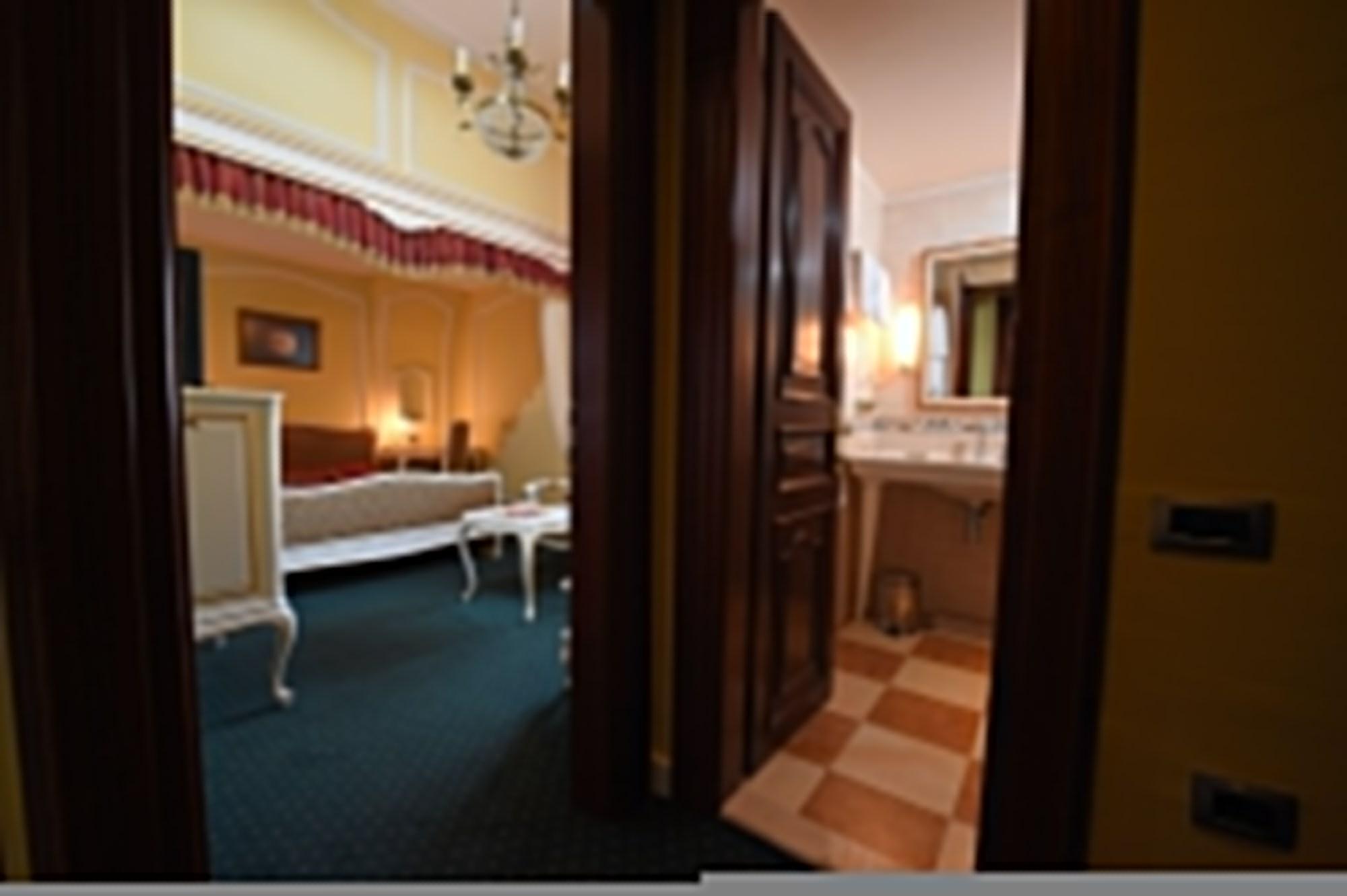 Hotel Leopold I Nowy Sad Zewnętrze zdjęcie